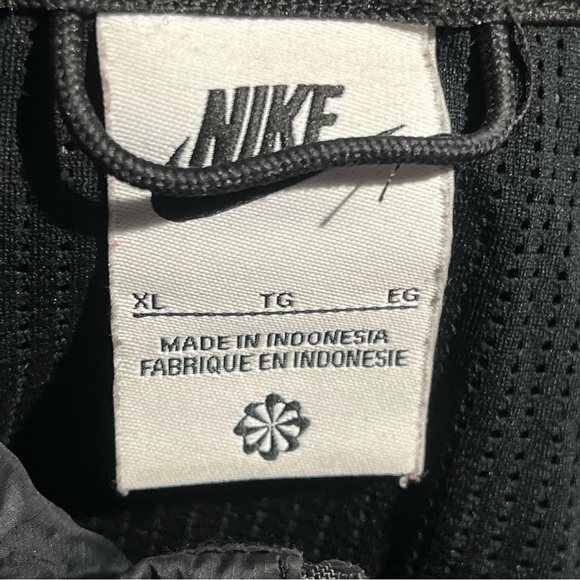 Nike Sportswear Tech Woven N24 Lined Loose Fit Packable Jacket - Picture 7 of 8